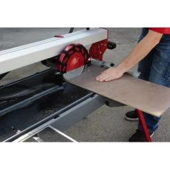 Einhell Radial-Fliesenschneidmaschine TE-TC 920 UL -Werkzeugdepot Geschäft 001 TE TC 920 UL Usage Pic