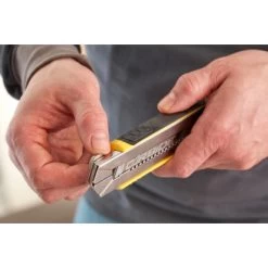 Stanley Cuttermesser FatMax18 Mm Mit Magazin Schwarz-Gelb -Werkzeugdepot Geschäft 104279 2012 010481 A2